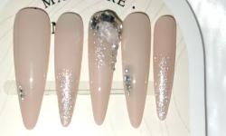 Featured image of post 【ins轻奢】冰玉裸色细闪透钻穿戴甲