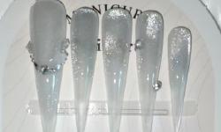 Featured image of post 【透闪锆石】透白细闪满锆穿戴甲