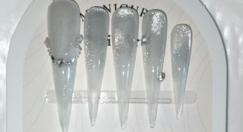 Featured image of post 【透闪锆石】透白细闪满锆穿戴甲